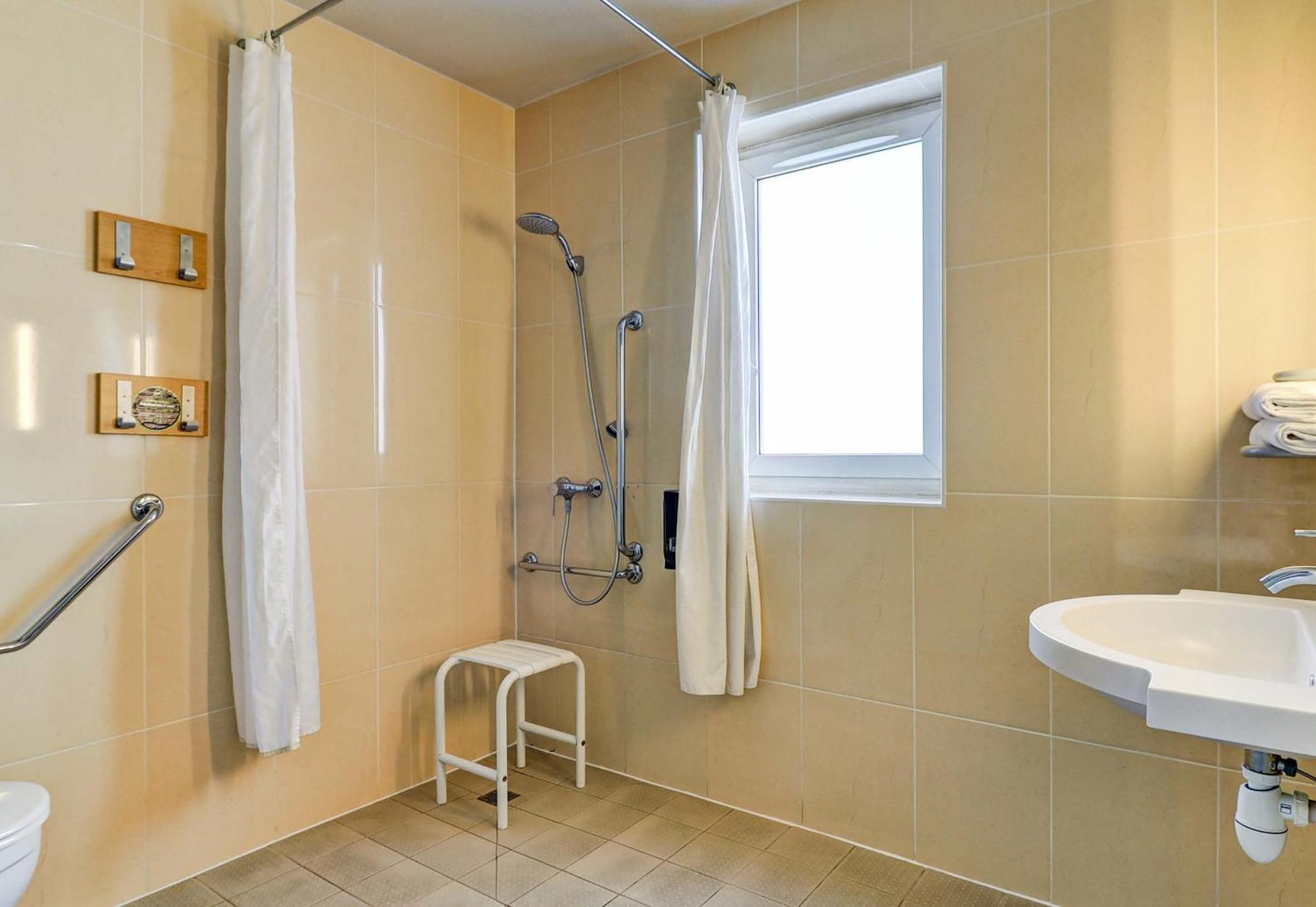 B&B Hotel Dijon Nord Zenith Bagian luar foto