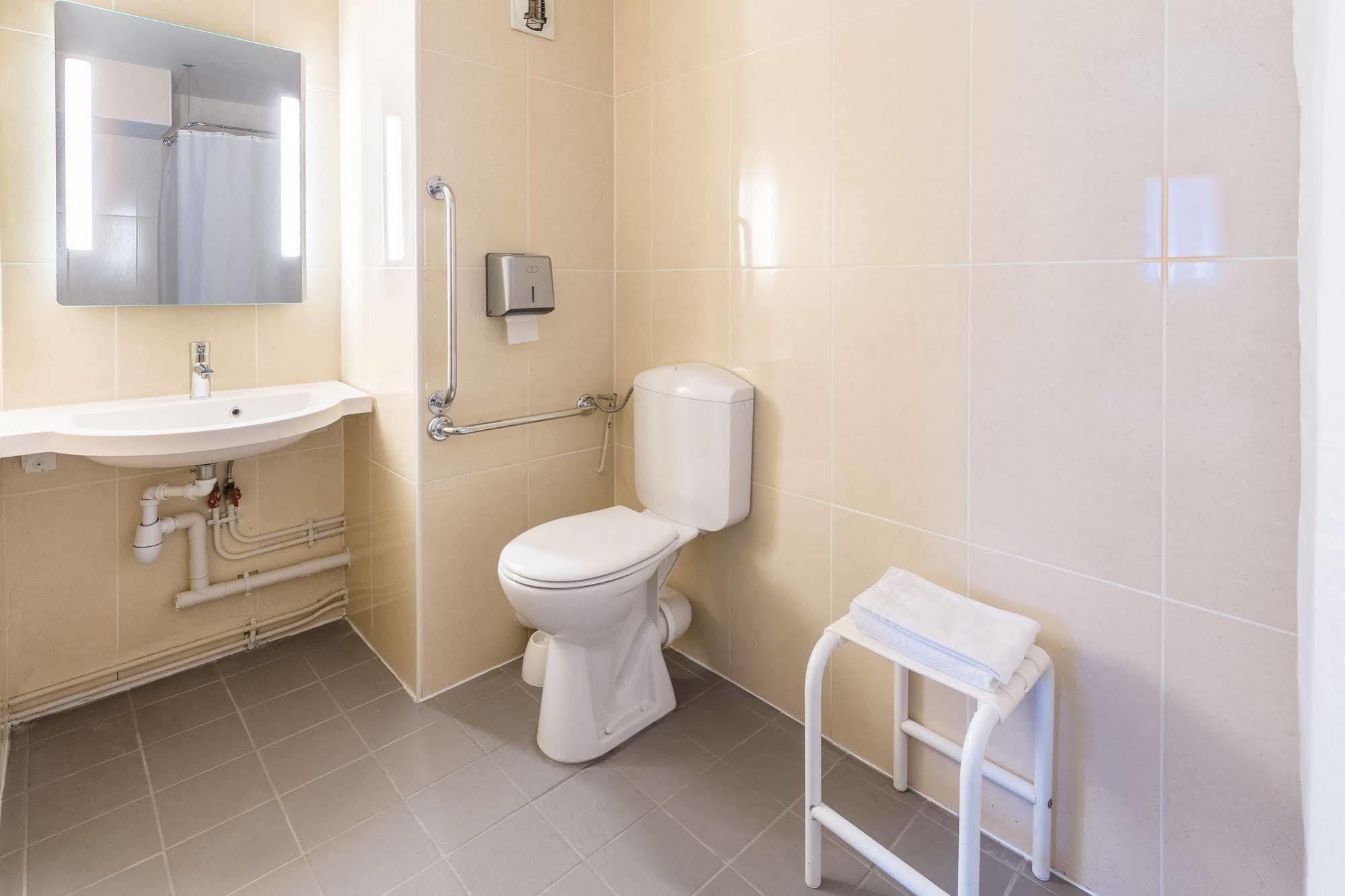 B&B Hotel Dijon Nord Zenith Bagian luar foto